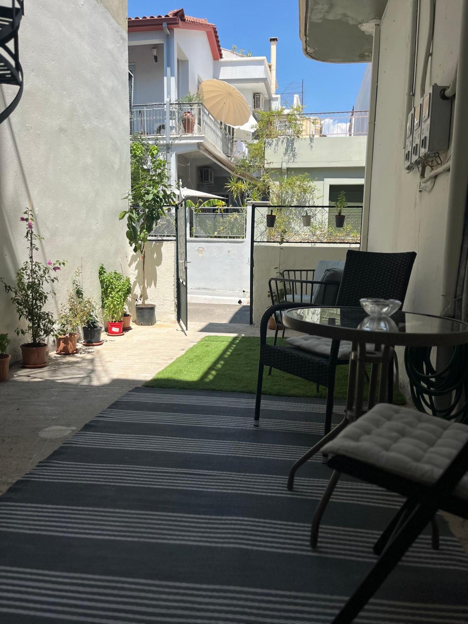 Noa - Designed Garden Studio In The City Center Kalamata Luaran gambar